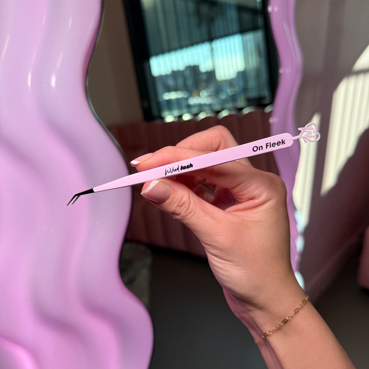 “On Fleek” Isolation tweezer