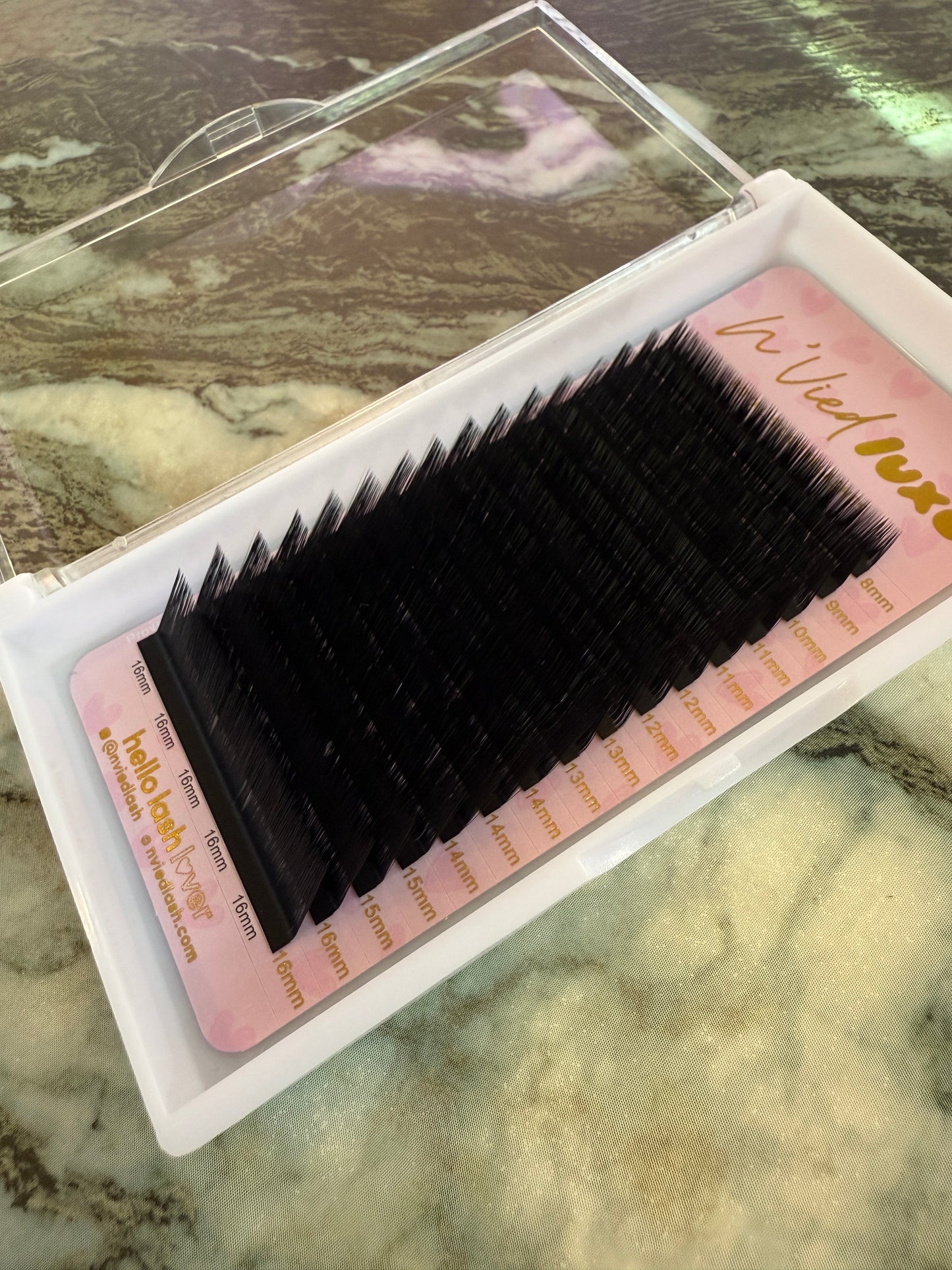 0.03 MEGA VOLUME LUXE EYELASH EXTENSIONS